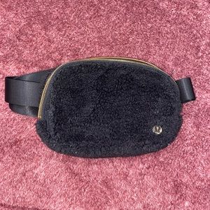 Lululemon Everywhere Belt Bag *Fleece